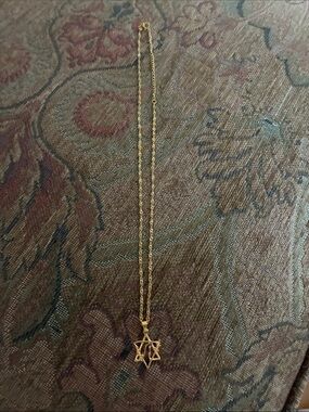 Gold Star Pendant Necklace - Women's Jewelry